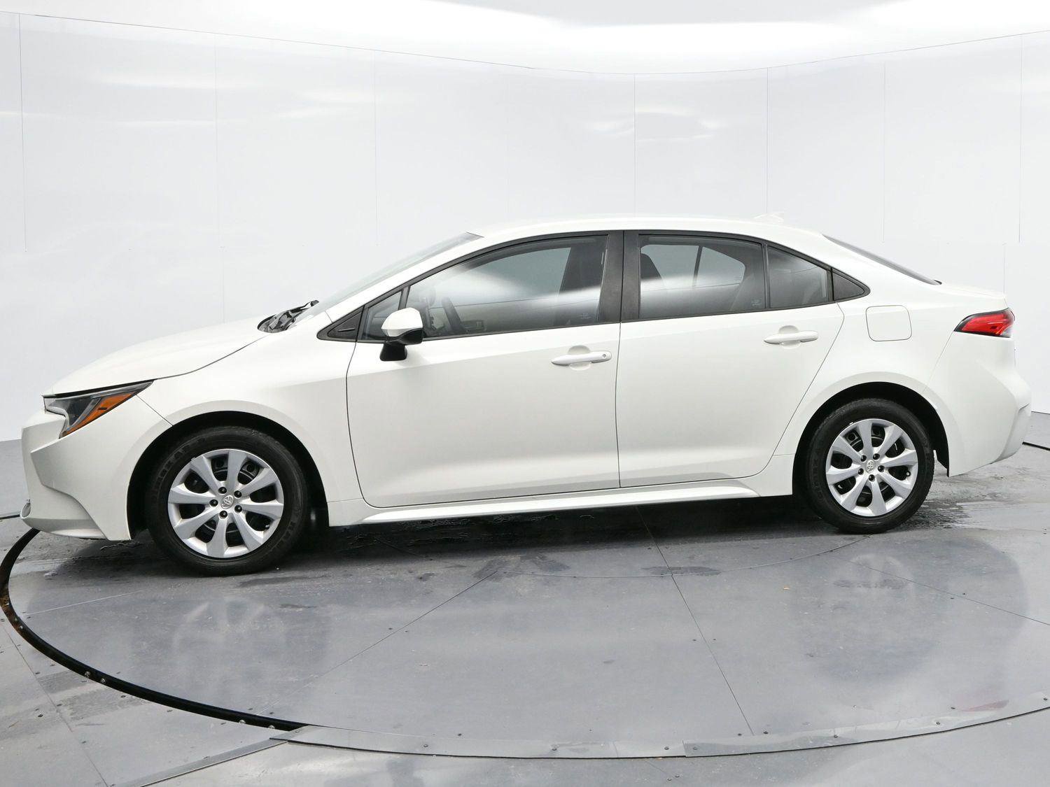 Used 2021 Toyota Corolla LE image 4