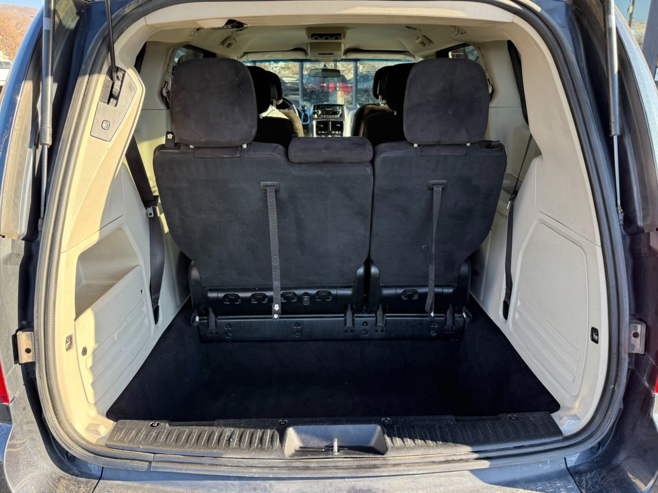 Used 2014 Dodge Grand Caravan SXT image 21