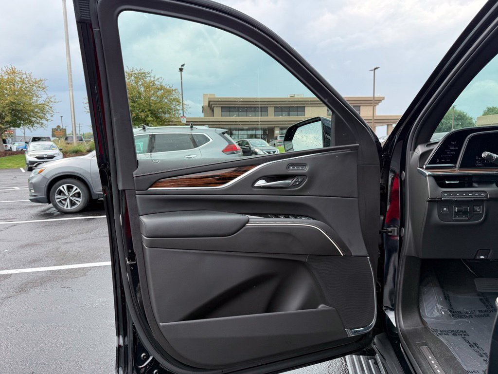 Used 2024 Cadillac Escalade Premium Luxury w/ Performance Package AWD/4WD image 29