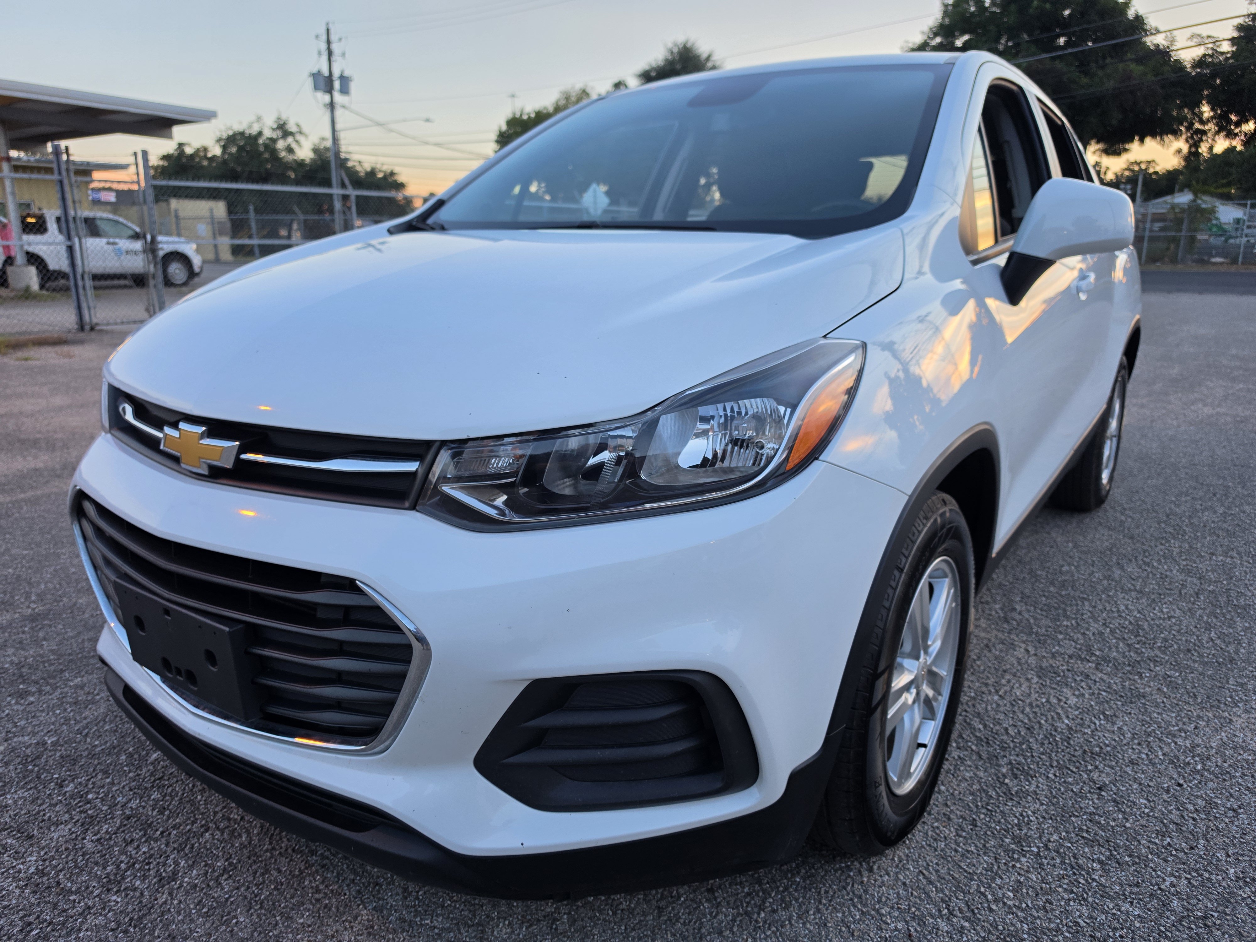 Used 2022 Chevrolet Trax LS w/ Tint and Cruise Package FWD image 3