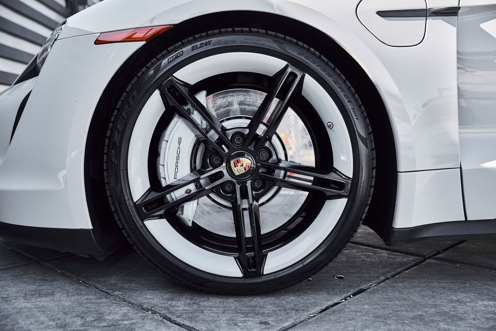 Used 2023 Porsche Taycan 4S AWD/4WD image 3