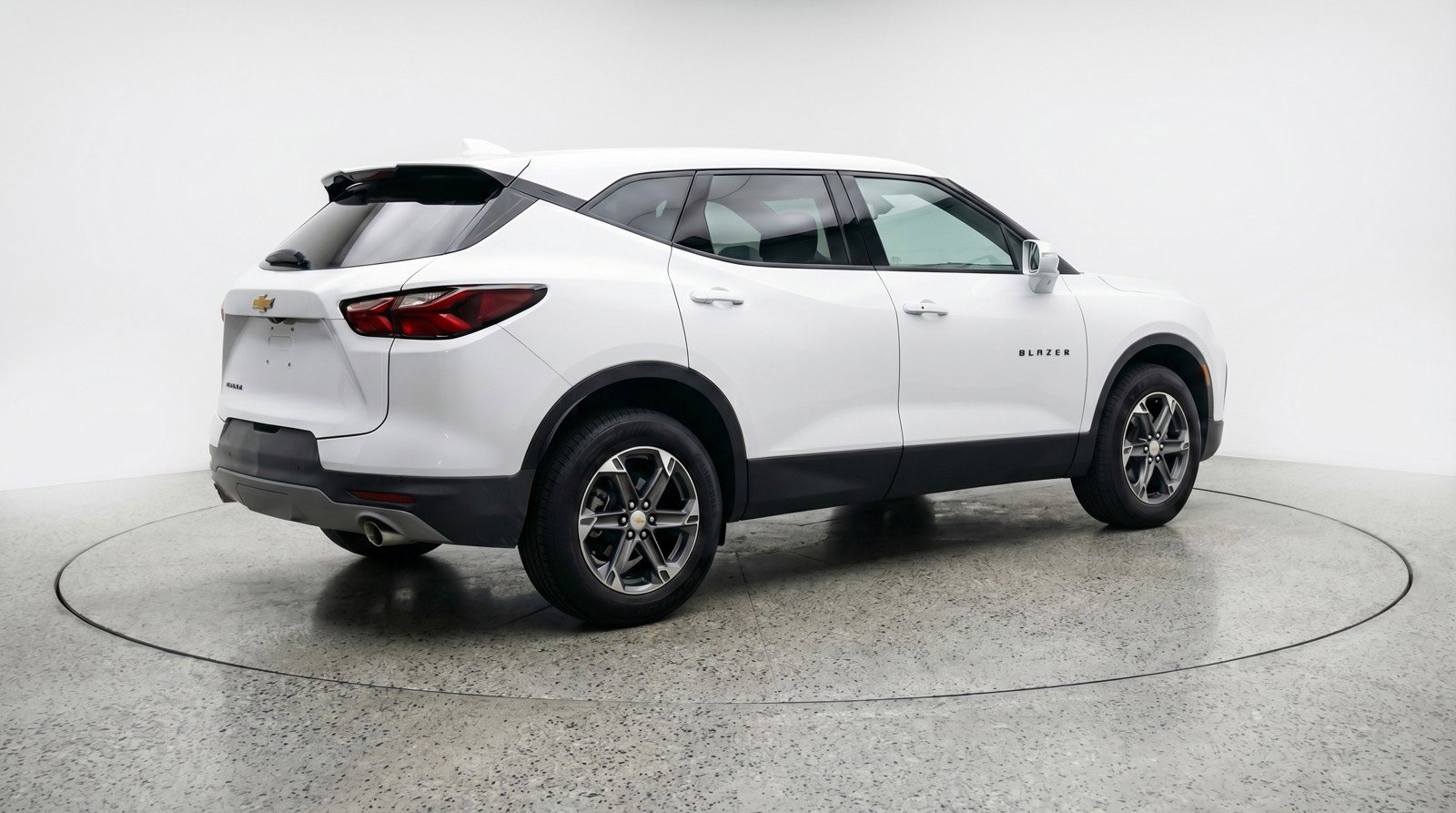 Used 2025 Chevrolet Blazer LT FWD image 9