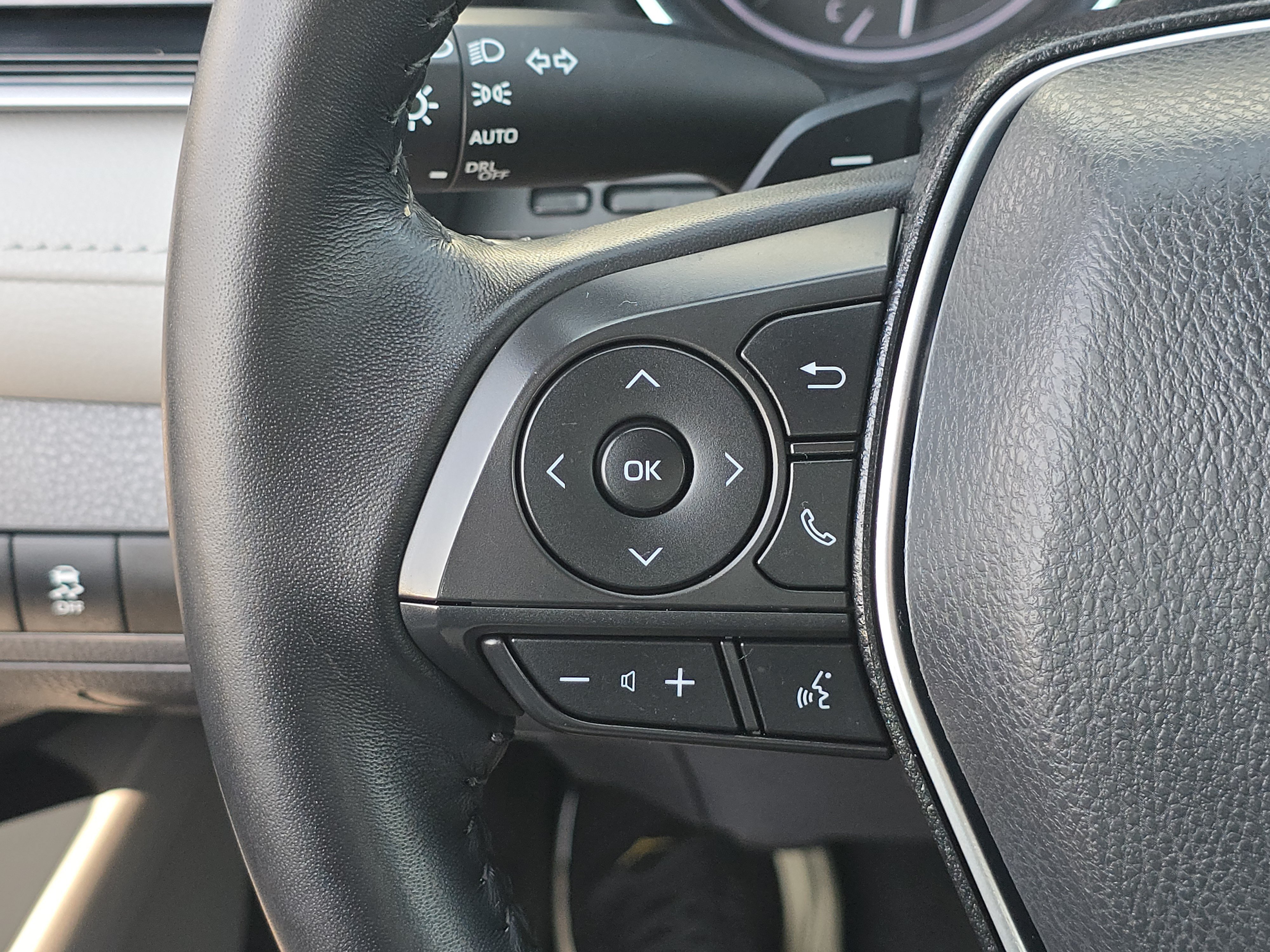 Used 2020 Toyota Camry SE FWD image 26