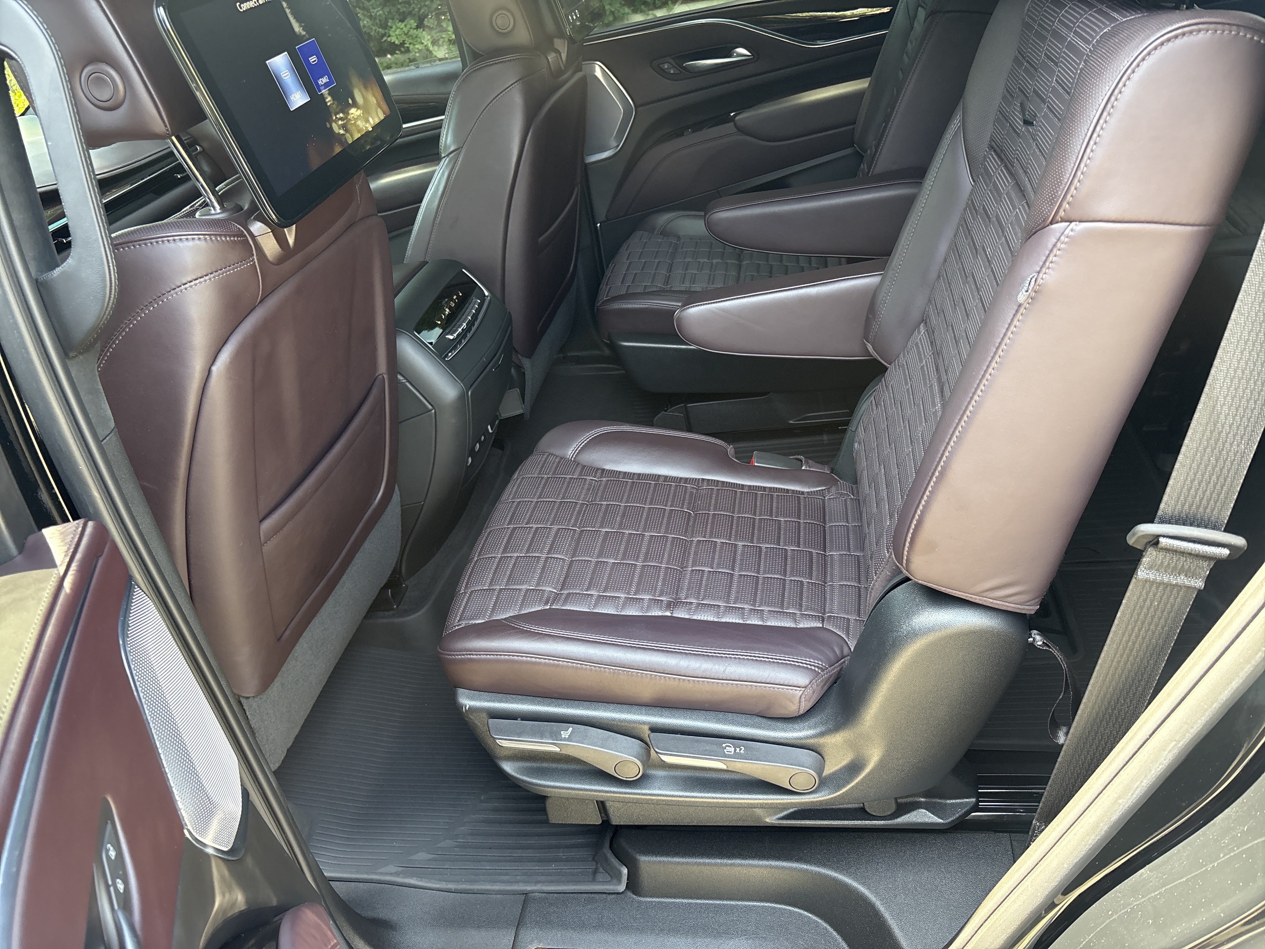Used 2023 Cadillac Escalade Premium Luxury Platinum w/ LPO, Floor Liner Package AWD/4WD image 12