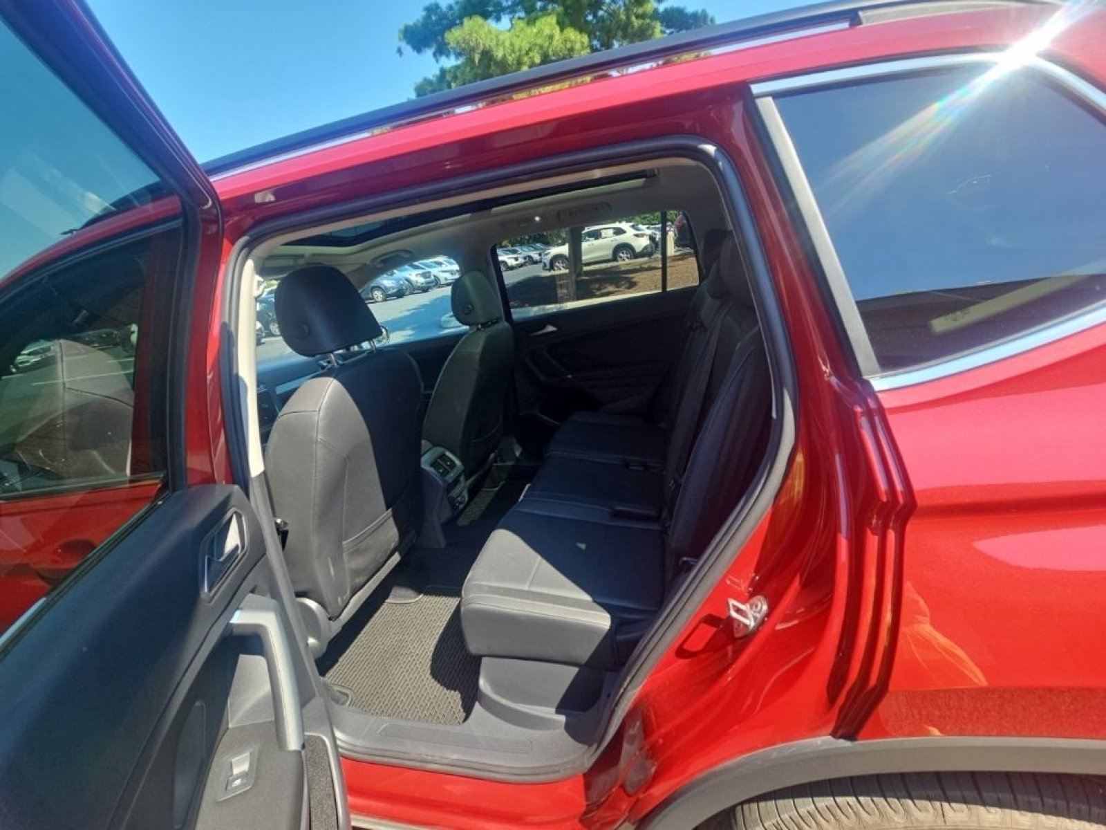 Used 2020 Volkswagen Tiguan SE AWD/4WD image 16