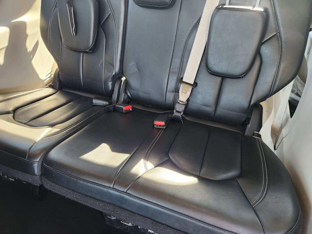 Used 2023 Chrysler Pacifica Touring-L image 31