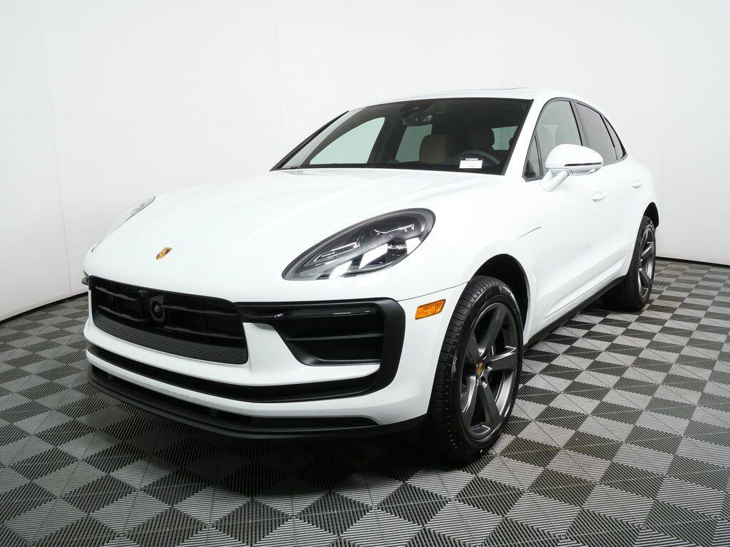 Certified 2026 Porsche Macan AWD/4WD image 1