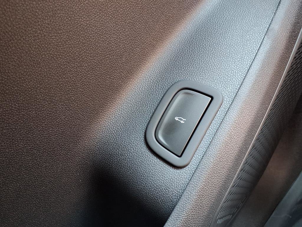 New 2026 Chevrolet Traverse LT w/ LPO, Floor Liner Package image 13