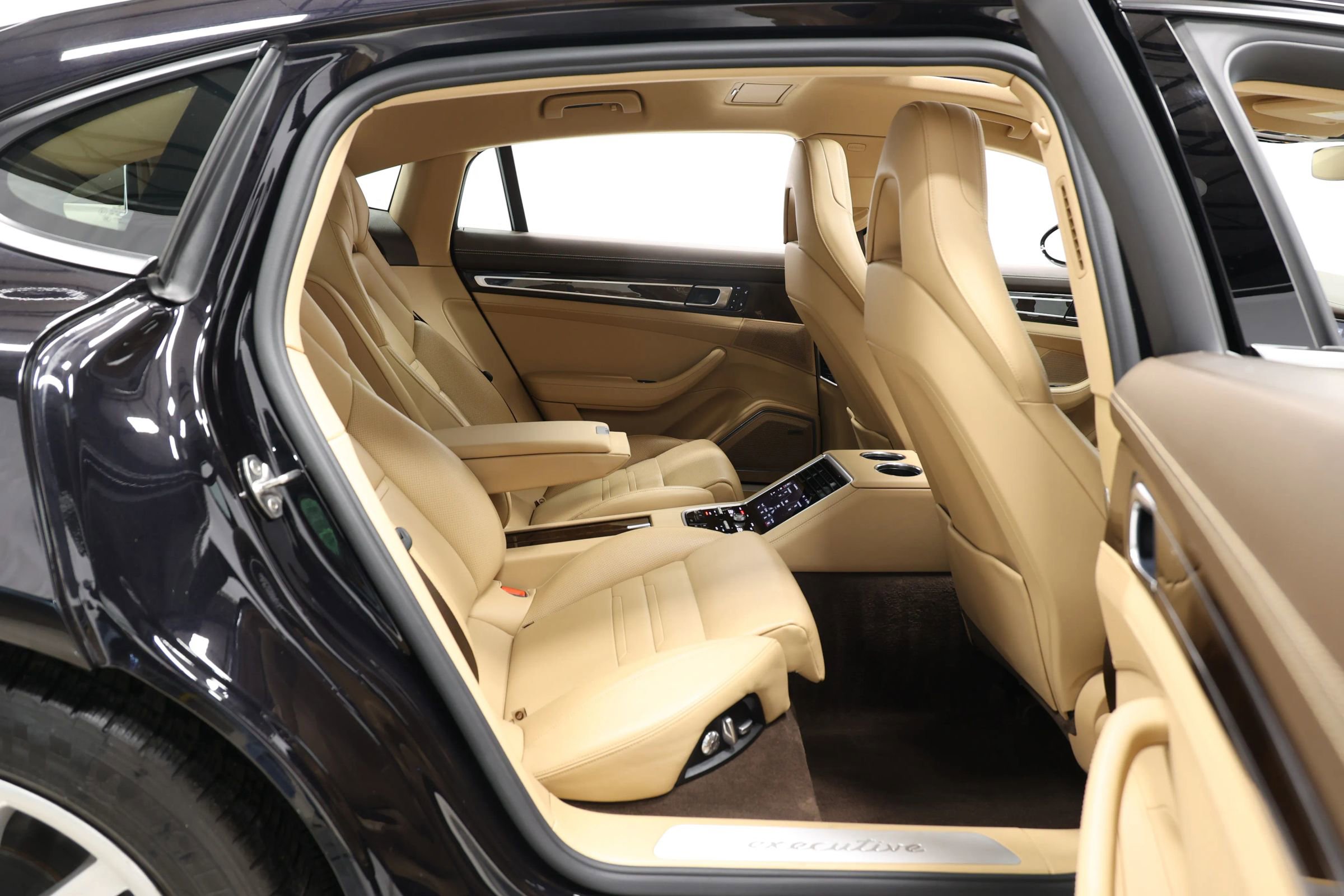 Used 2018 Porsche Panamera 4 Executive w/ Dark Walnut Interior Package image 83