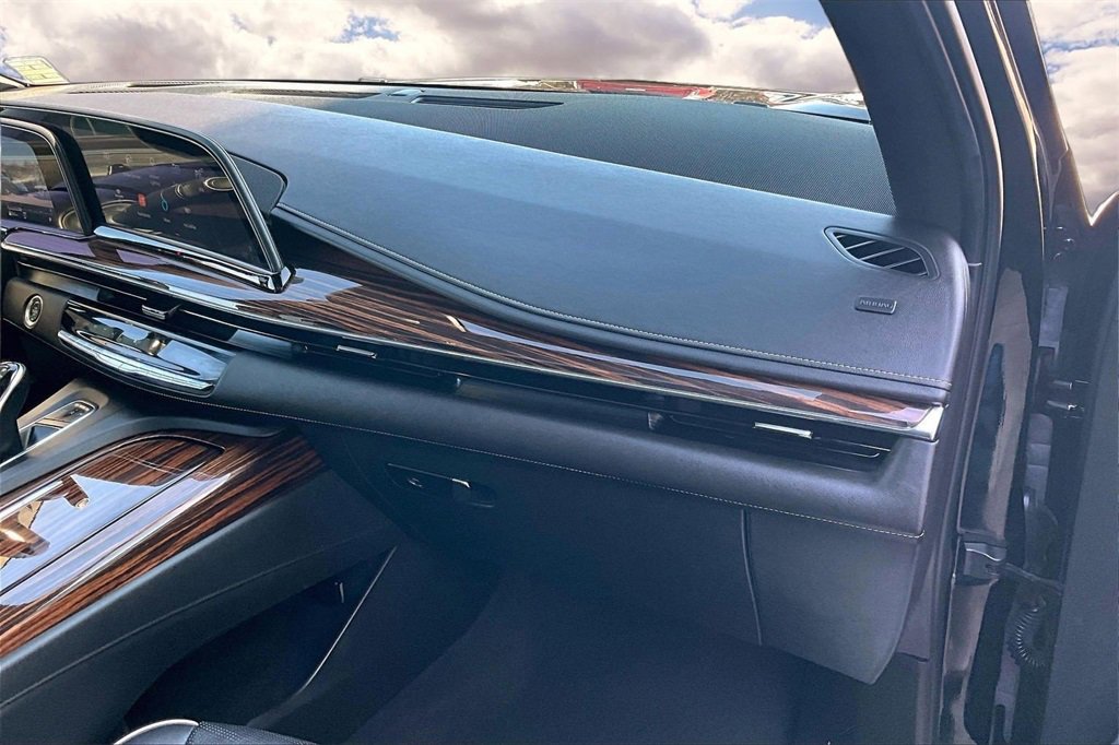 Used 2021 Cadillac Escalade Premium Luxury image 27