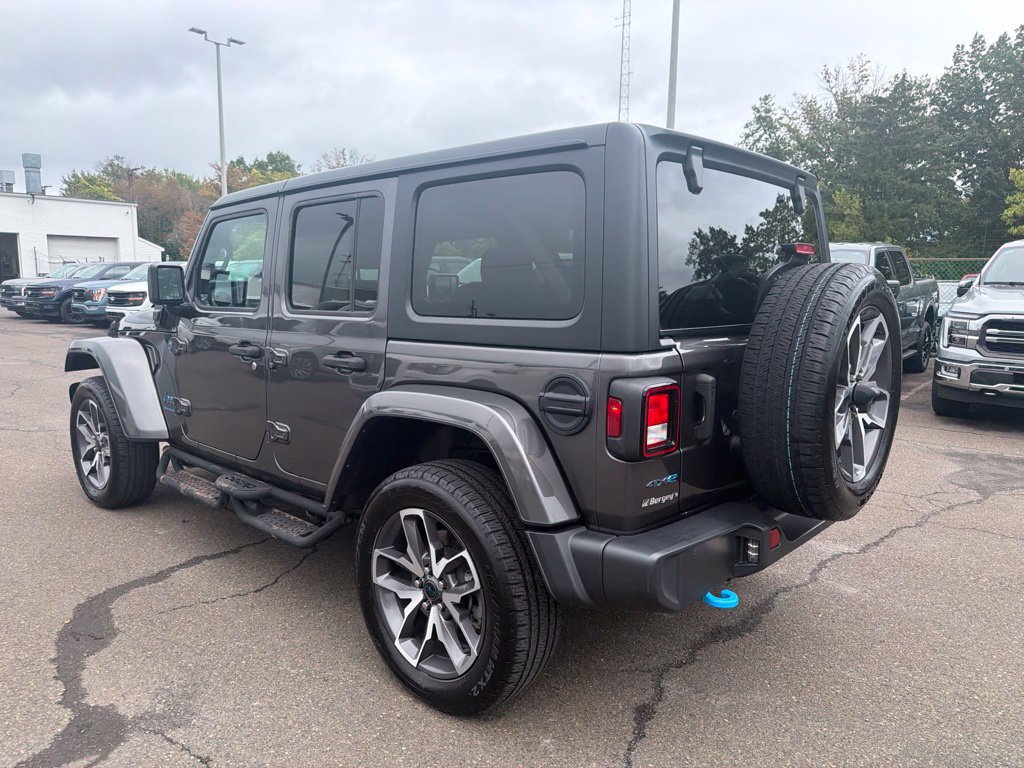 Used 2024 Jeep Wrangler Unlimited w/ Convenience Group AWD/4WD image 4