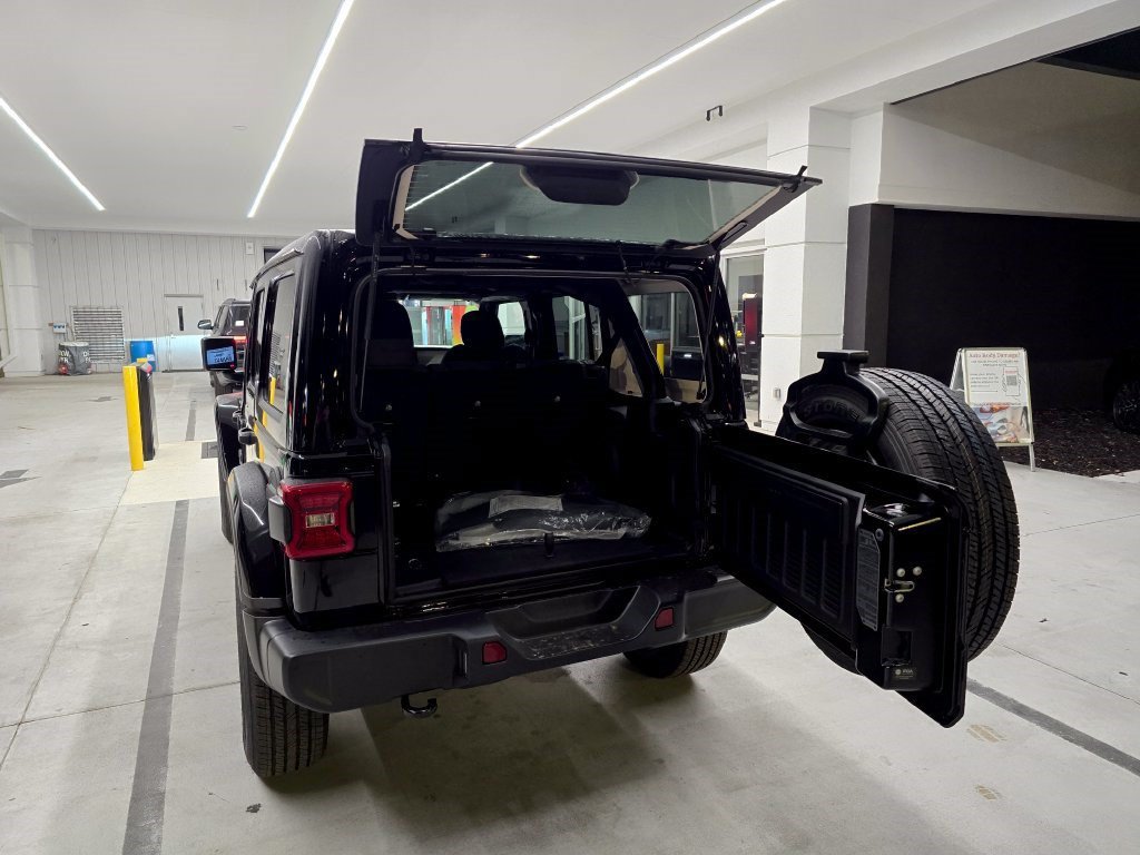 New 2026 Jeep Wrangler Unlimited Sahara AWD/4WD image 33