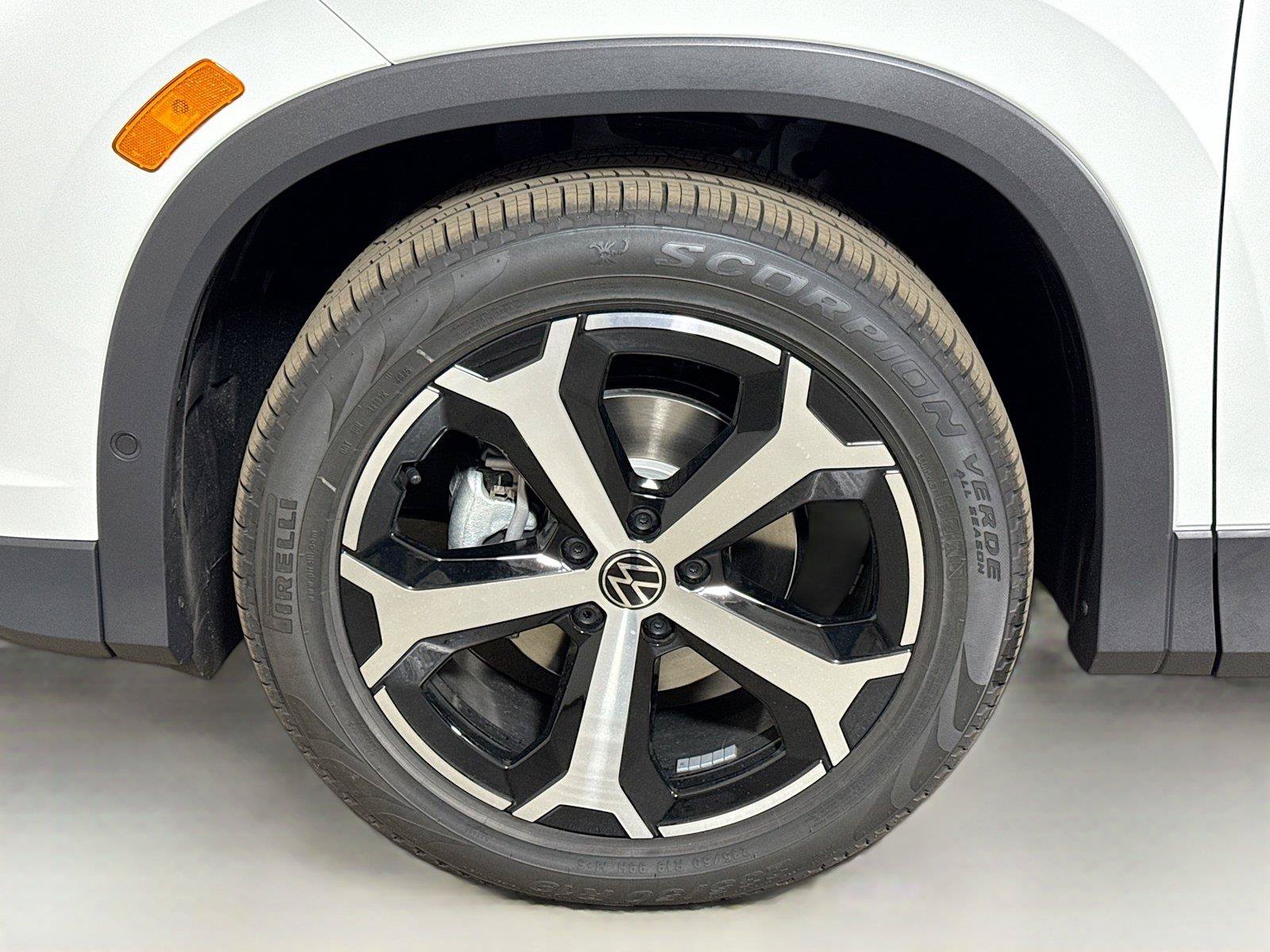 New 2026 Volkswagen Tiguan SE FWD image 18