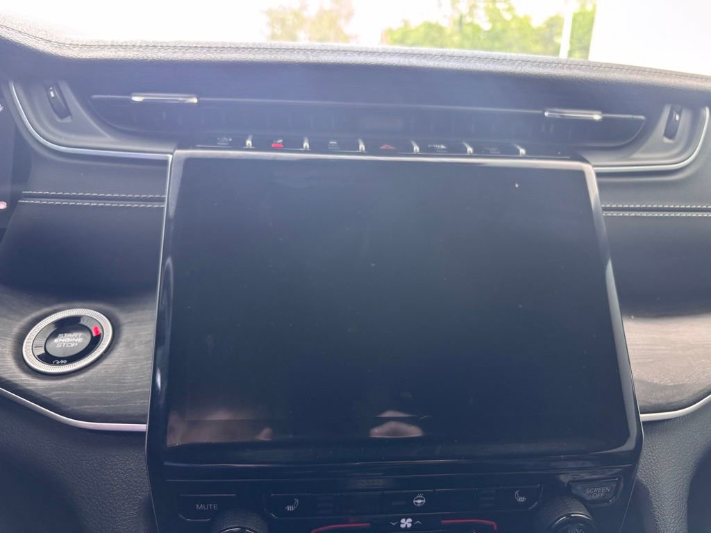 Used 2024 Jeep Grand Cherokee L Limited w/ Black Appearance Package image 27