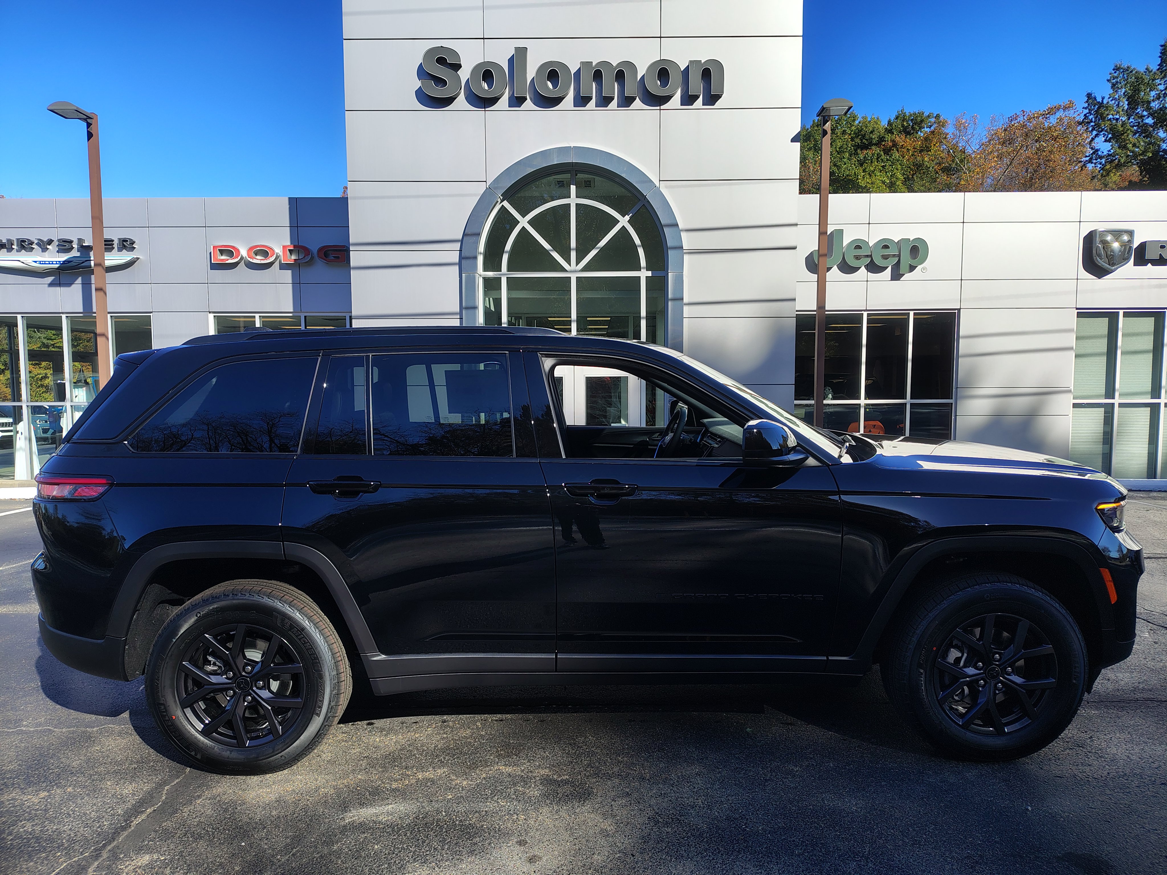 New 2027 Jeep Grand Cherokee Laredo X AWD/4WD image 1