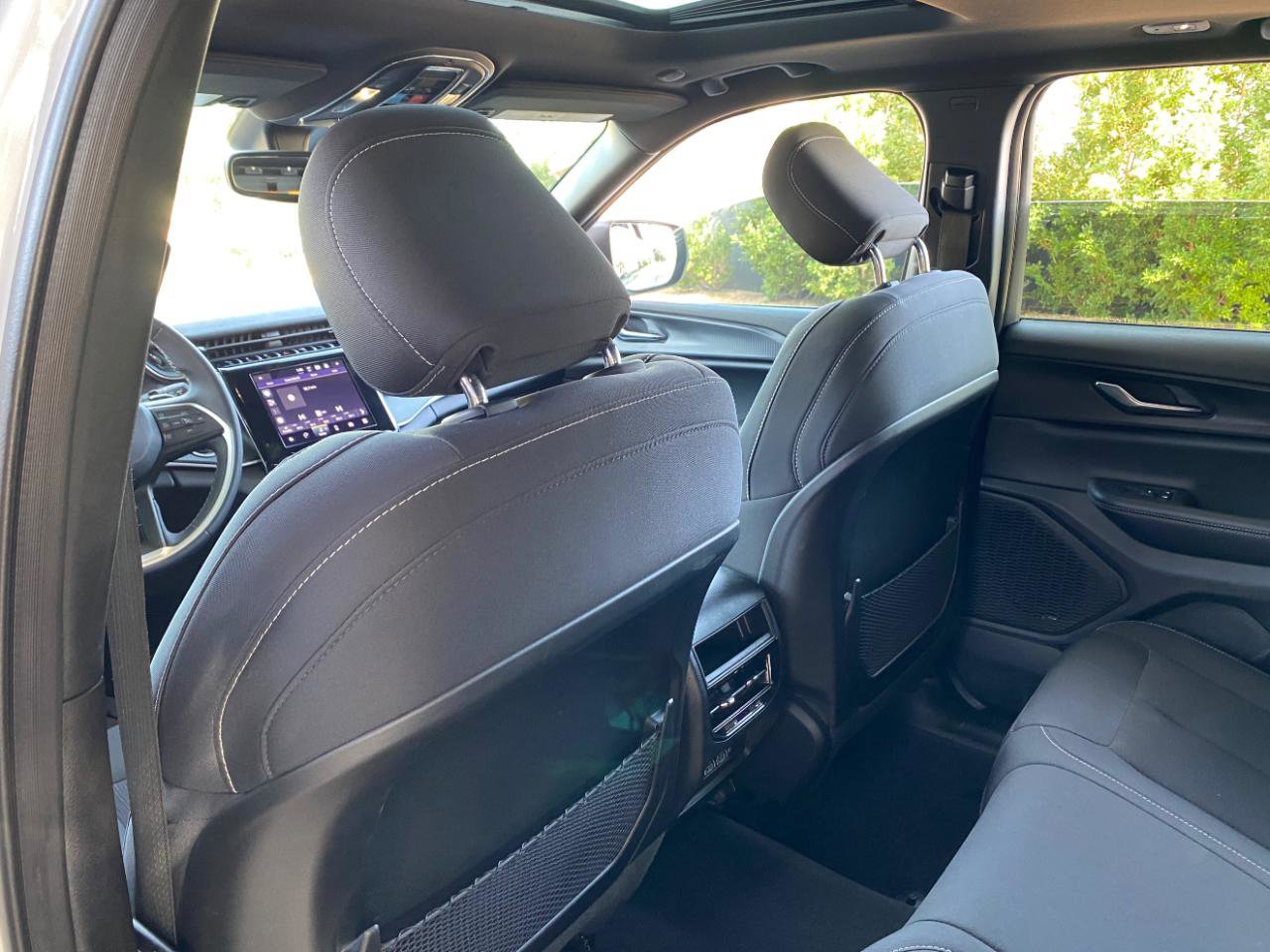 Used 2024 Jeep Grand Cherokee Laredo X w/ Trailer Tow Package AWD/4WD image 38