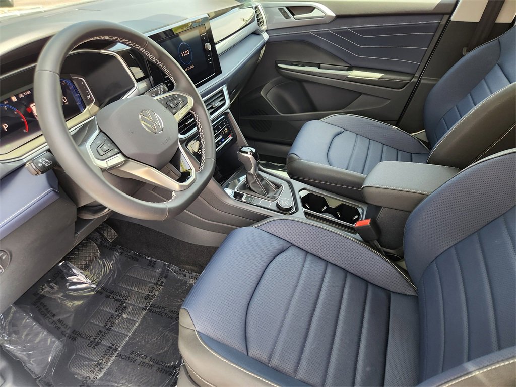 New 2025 Volkswagen Taos SEL image 6