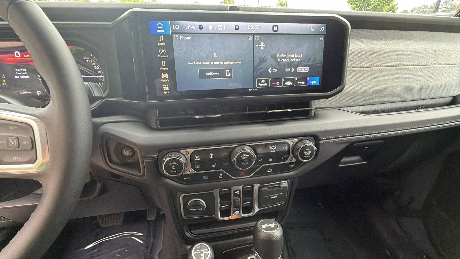 Used 2025 Jeep Wrangler Unlimited Sahara AWD/4WD image 31
