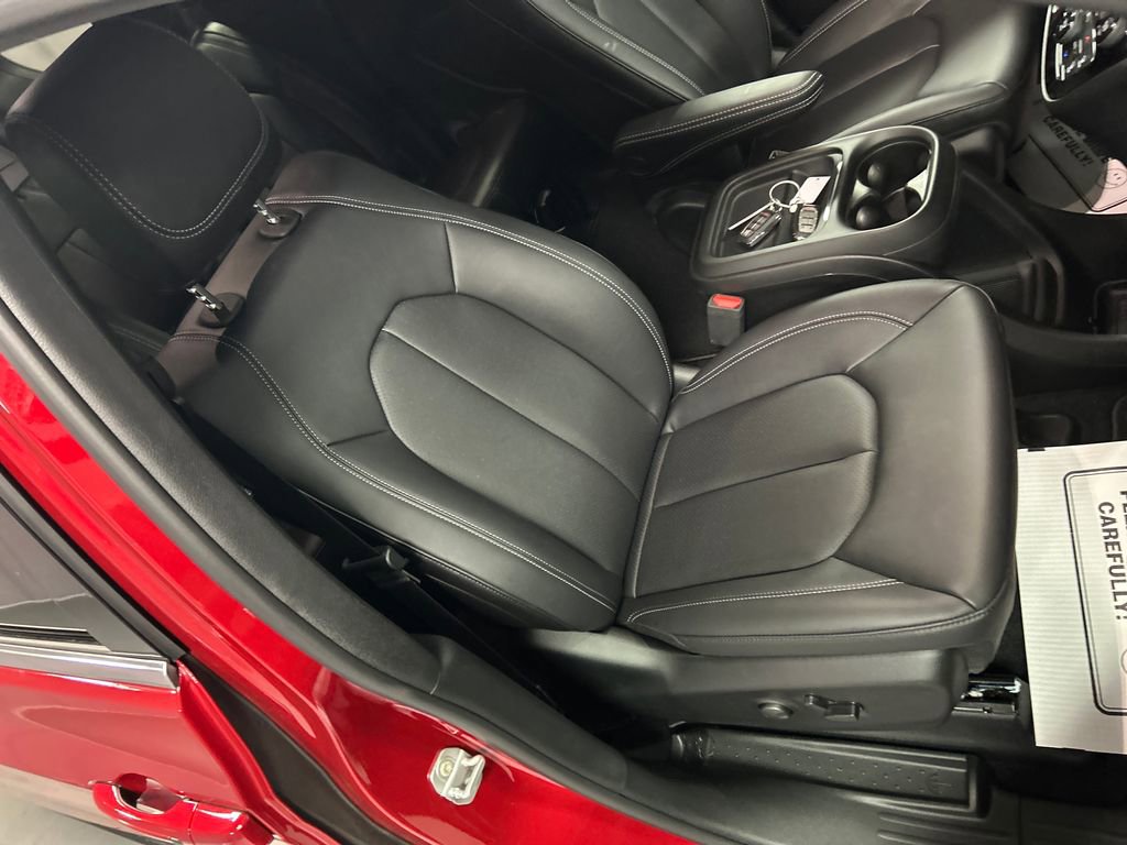 New 2027 Chrysler Pacifica Select FWD image 24