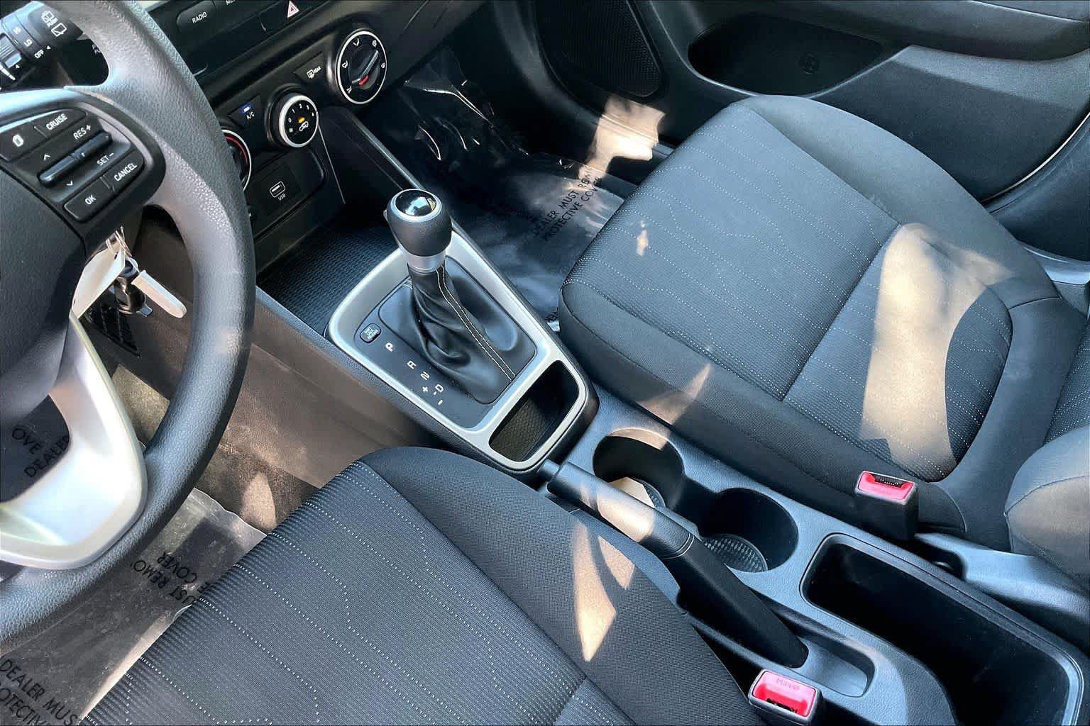 Used 2021 Hyundai Venue SE FWD image 16