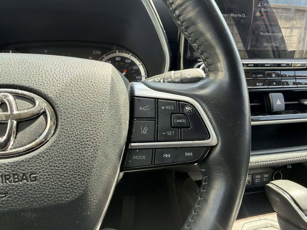 Used 2022 Toyota Highlander Platinum AWD/4WD image 16