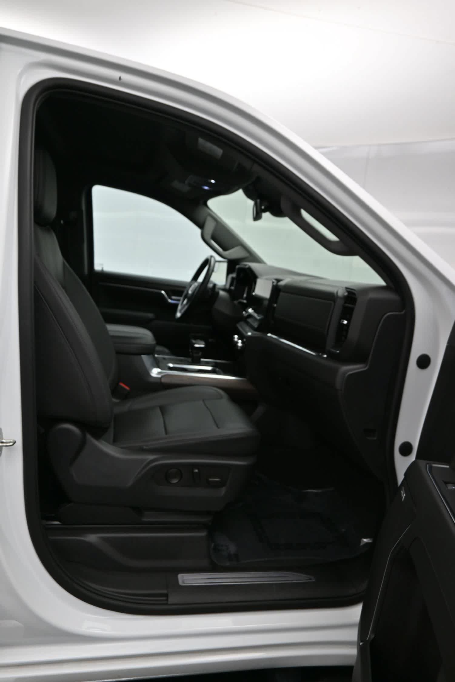 Used 2023 GMC Sierra 1500 SLT w/ SLT Premium Package AWD/4WD image 11