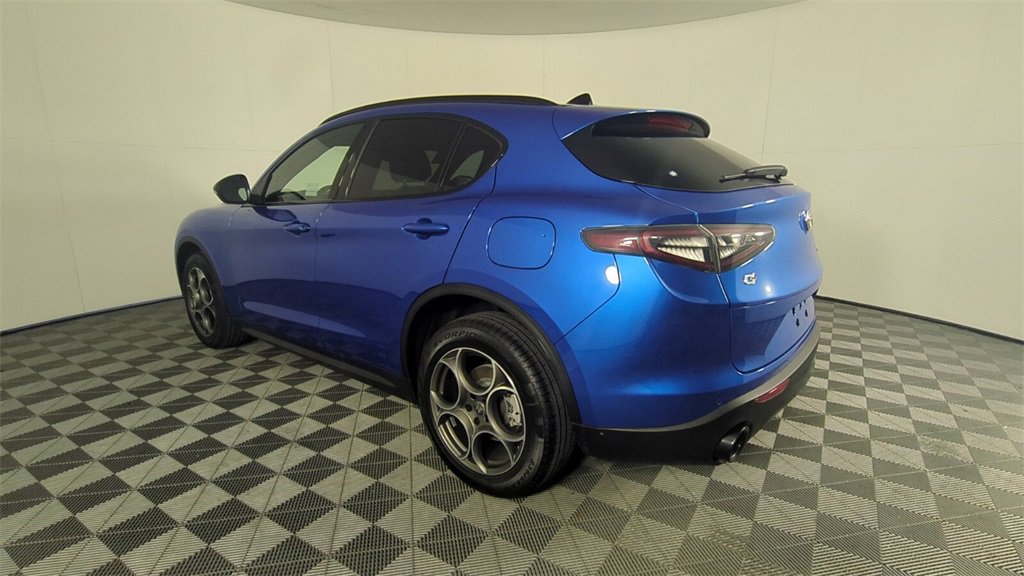 New 2025 Alfa Romeo Stelvio Sprint image 6