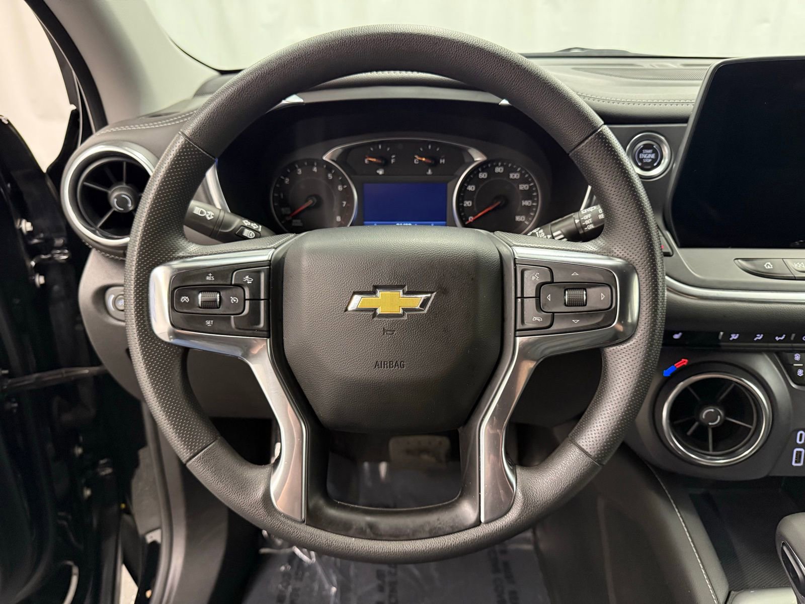 Used 2025 Chevrolet Blazer LT AWD/4WD image 12