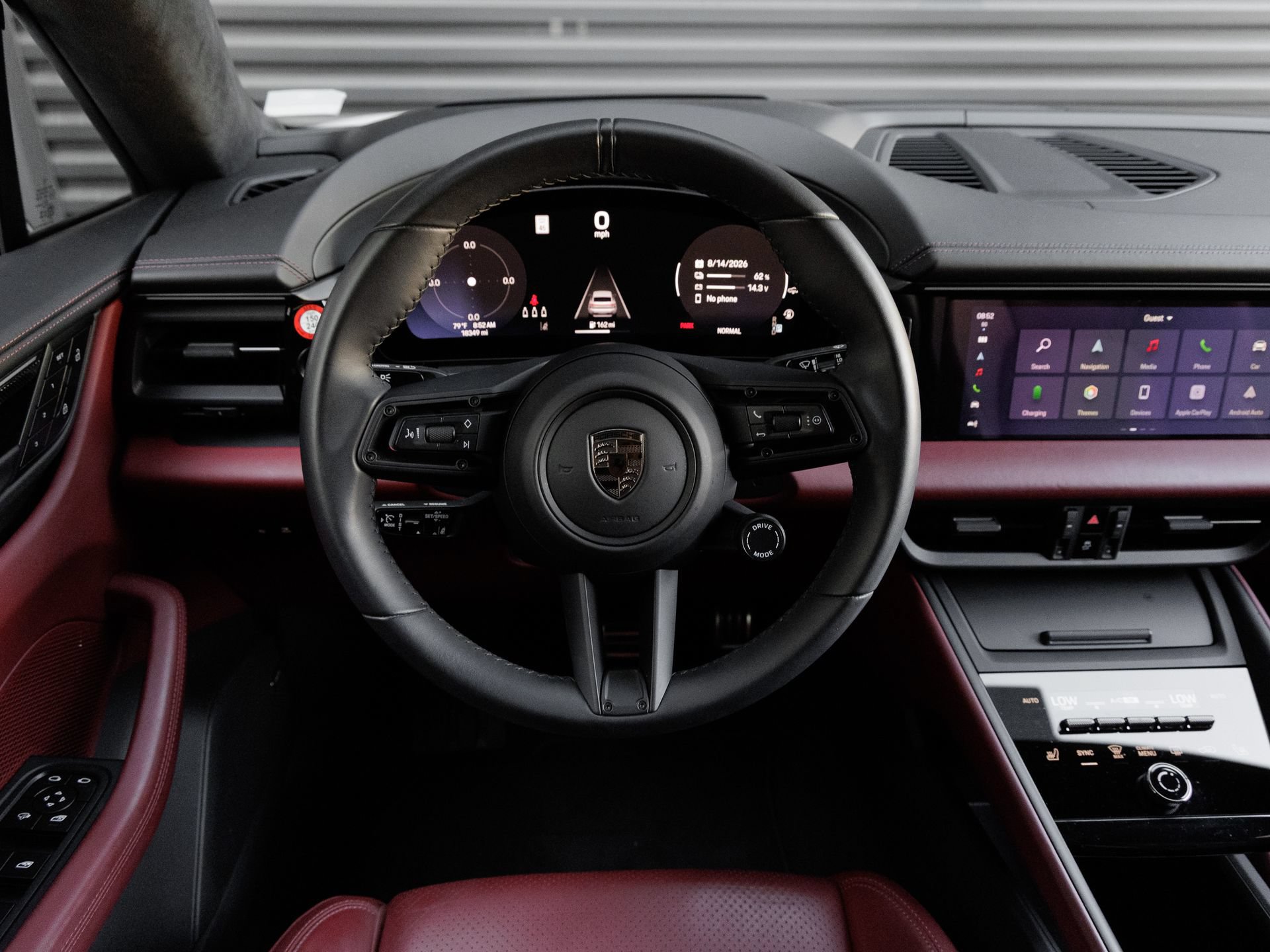 Certified 2025 Porsche Macan Turbo Electric AWD/4WD image 18