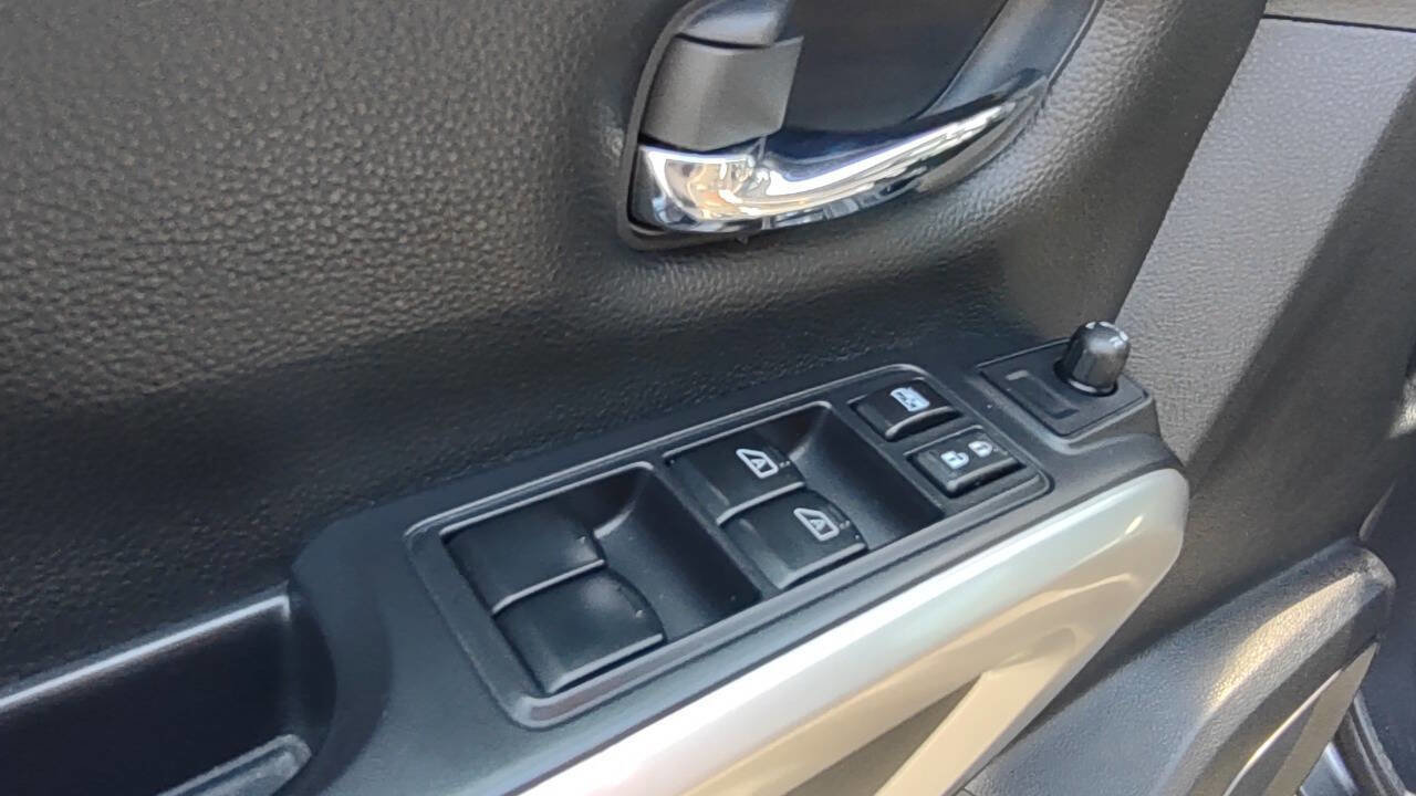 Used 2022 Nissan Titan SV w/ SV Convenience Package image 14