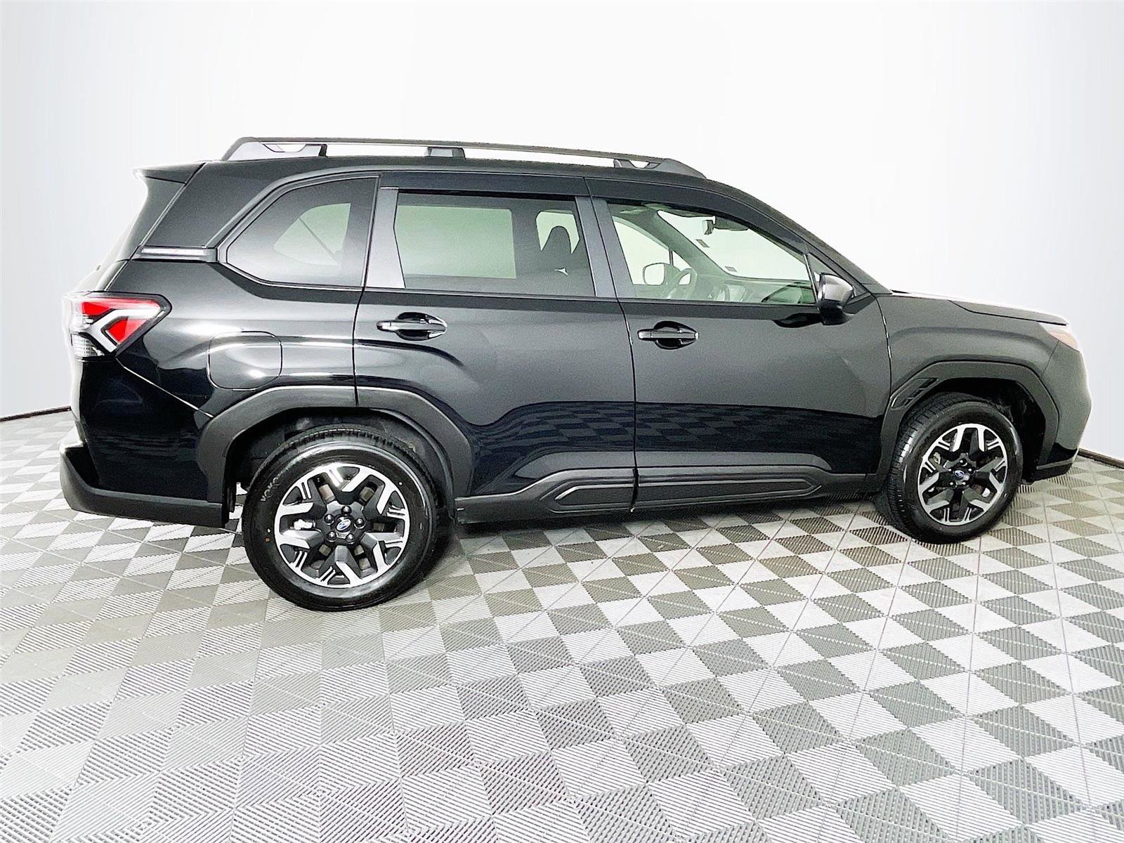 Certified 2025 Subaru Forester Premium image 10