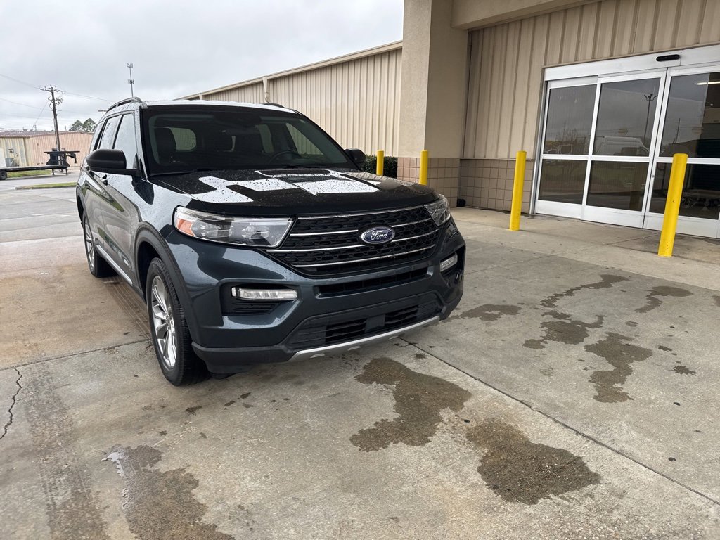 Used 2022 Ford Explorer XLT w/ Equipment Group 202A image 2