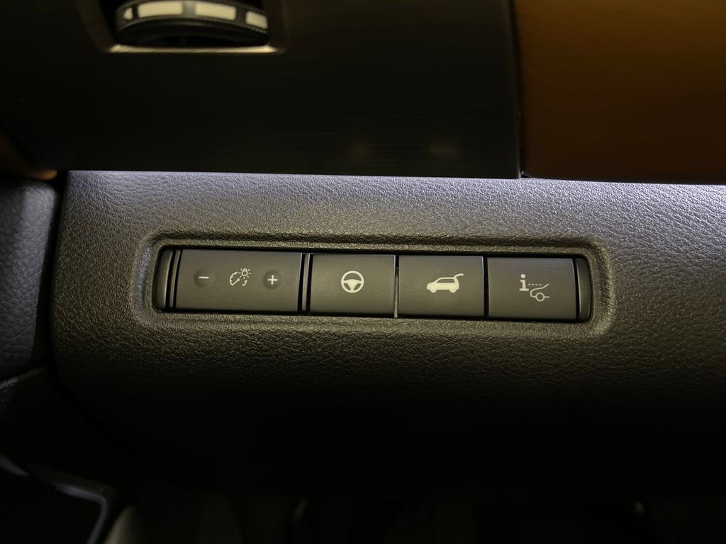 Used 2022 Nissan Pathfinder Platinum w/ Cargo Package image 30