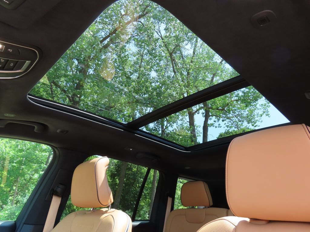 Certified 2025 Jeep Grand Cherokee Summit AWD/4WD image 5