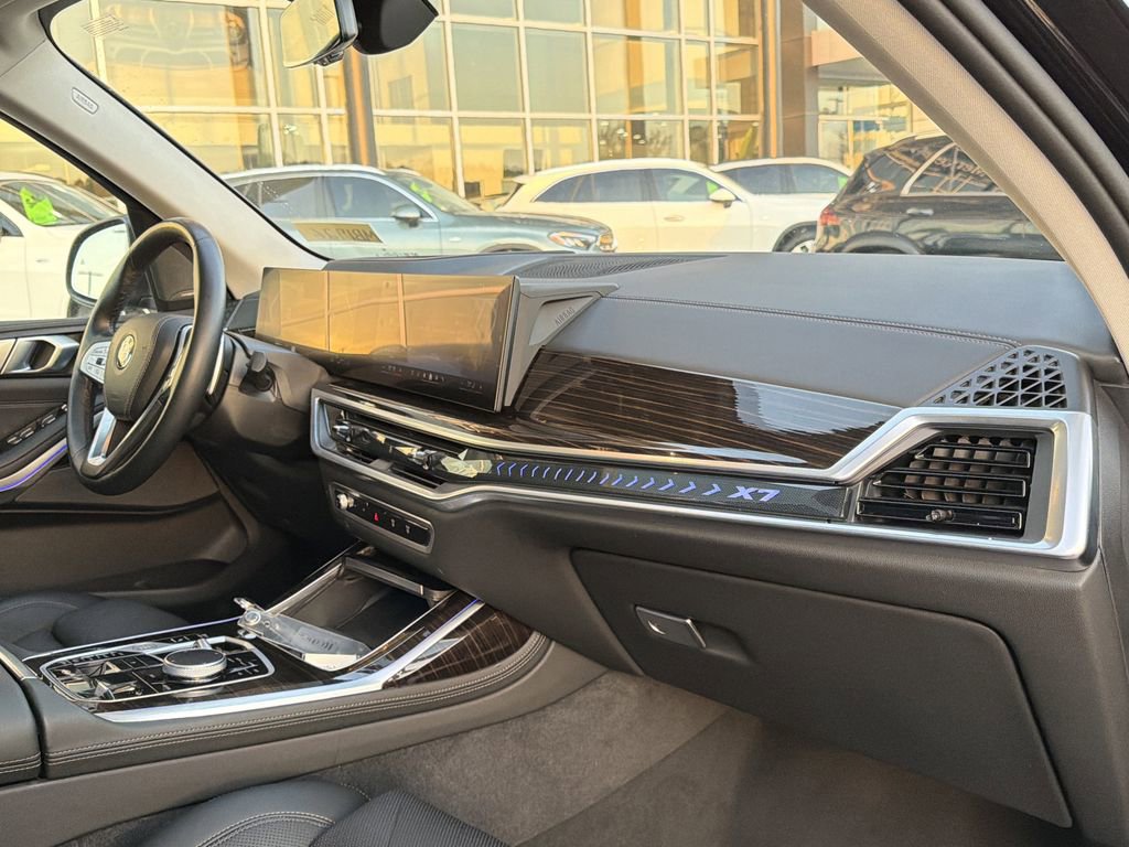 Used 2025 BMW X7 xDrive40i image 21