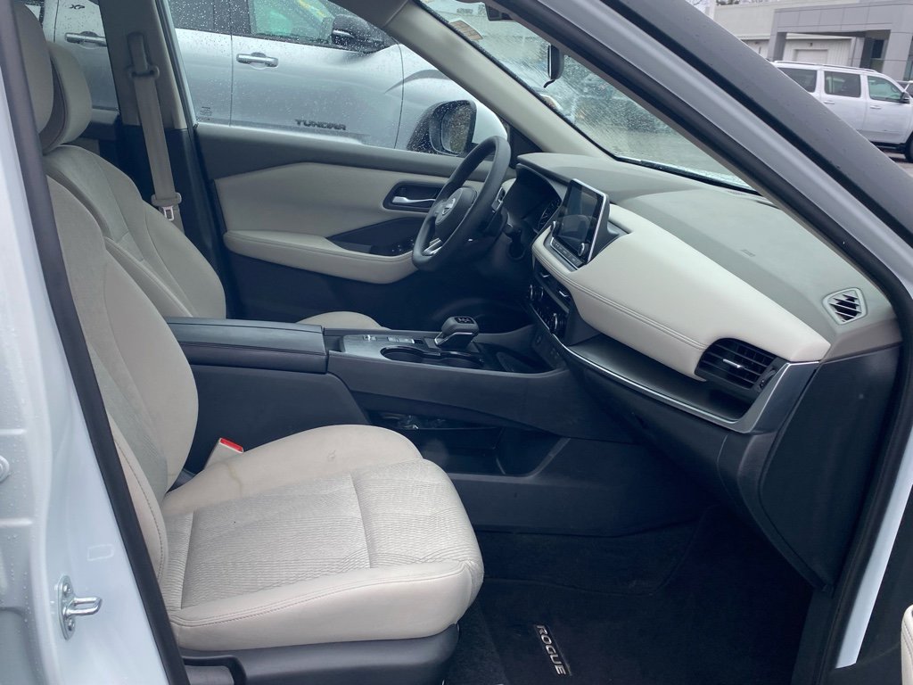 Used 2024 Nissan Rogue SV image 14
