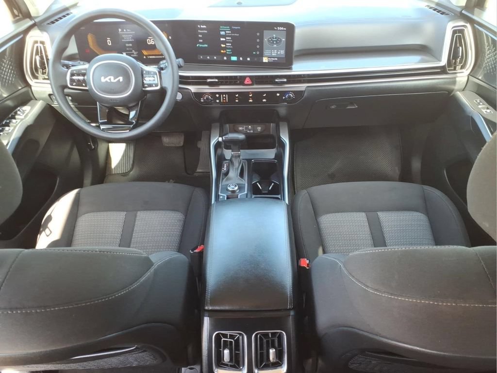 Used 2025 Kia Sorento LX FWD image 15