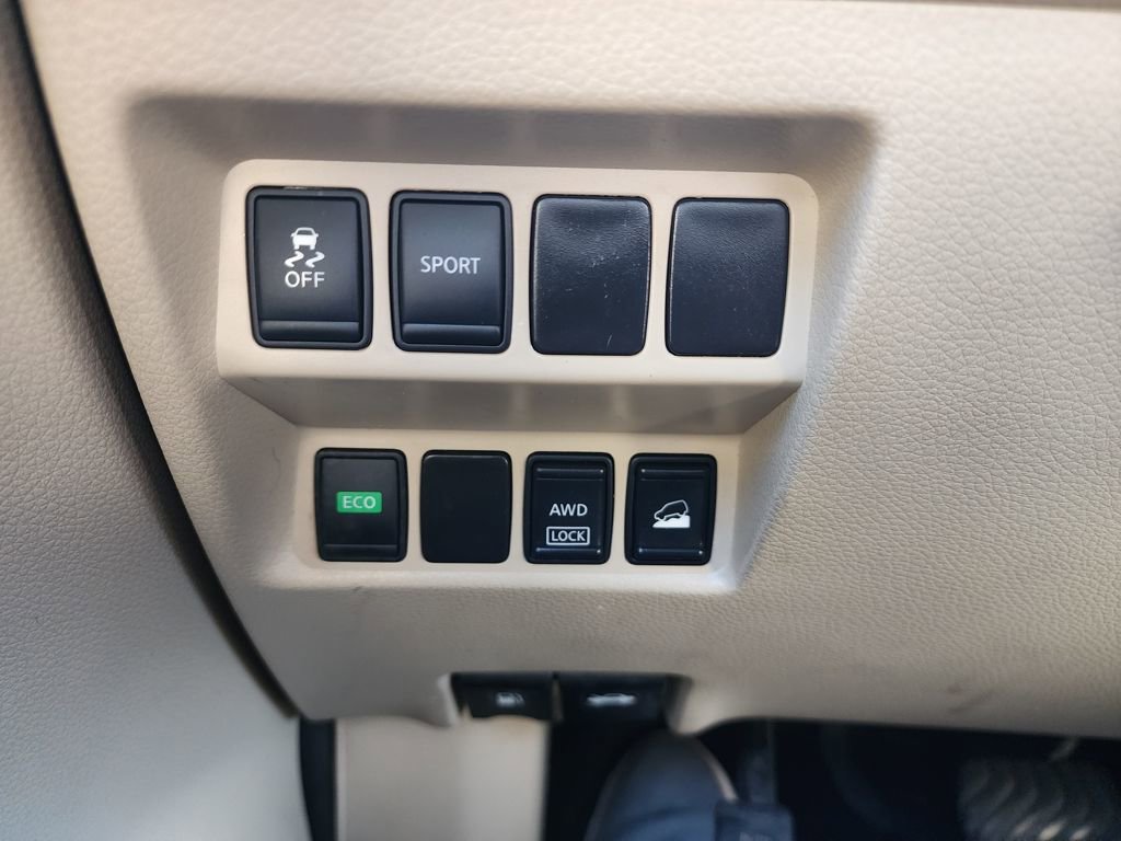 Used 2016 Nissan Rogue S w/ Appearance Package image 16