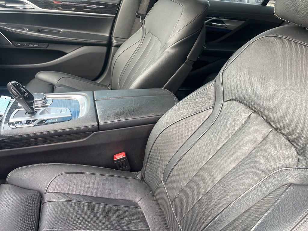 Used 2021 BMW 740i w/ M Sport Package image 8