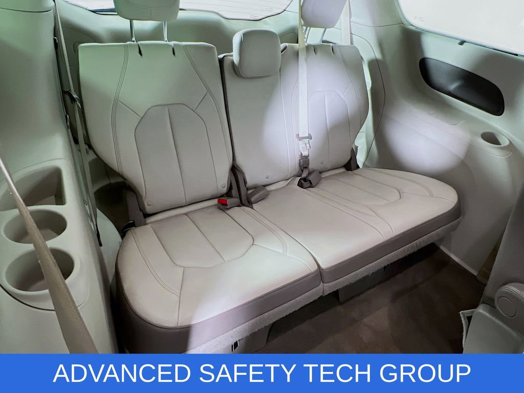 Used 2019 Chrysler Pacifica Touring-L w/ Advanced Safetytec Group image 28