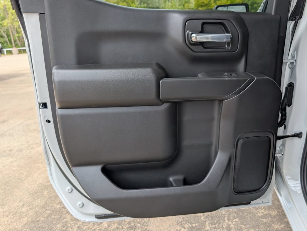 New 2026 Chevrolet Silverado 1500 Custom w/ LPO, Dark Essentials Package RWD image 8