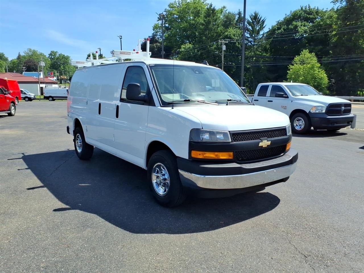 Used 2022 Chevrolet Express 2500 w/ Driver Convenience Package RWD image 3