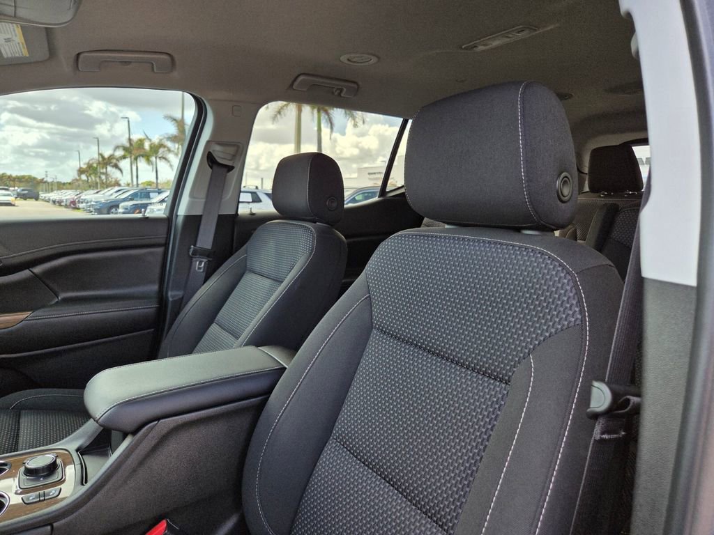 Used 2023 GMC Acadia SLE w/ Driver Convenience Package image 24