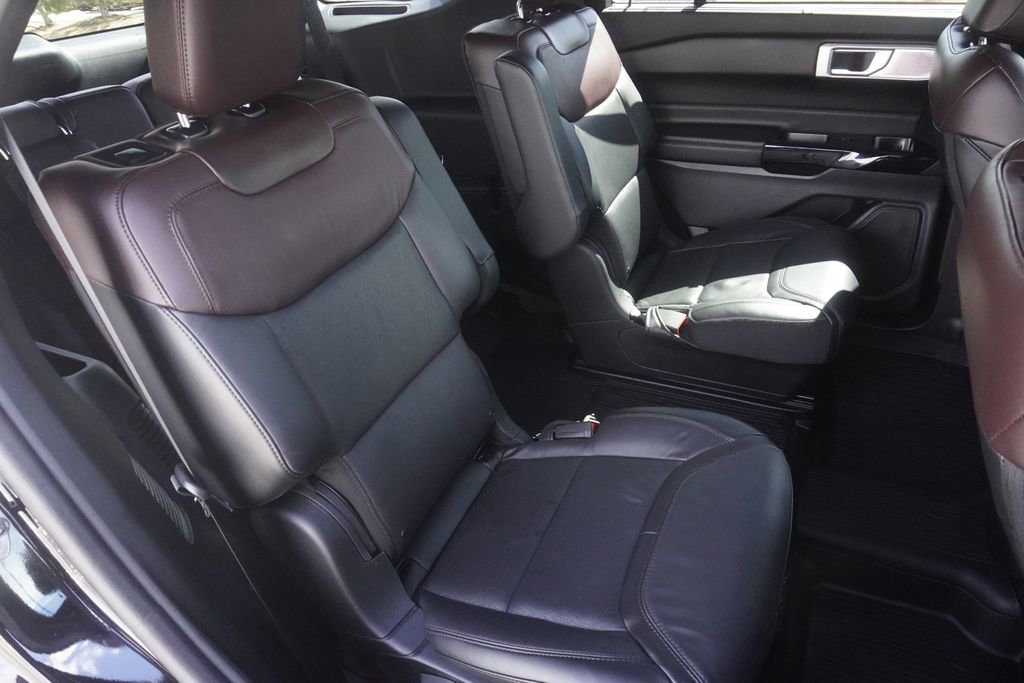 Used 2023 Ford Explorer Platinum w/ Technology Package image 27