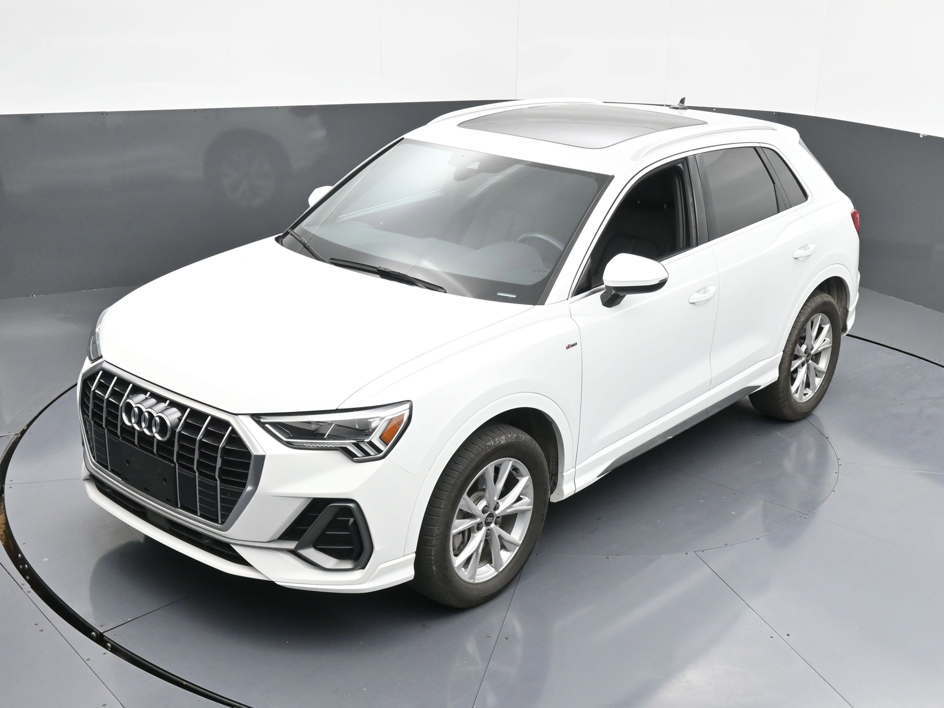 Used 2023 Audi Q3 2.0T Premium w/ Convenience Package image 32