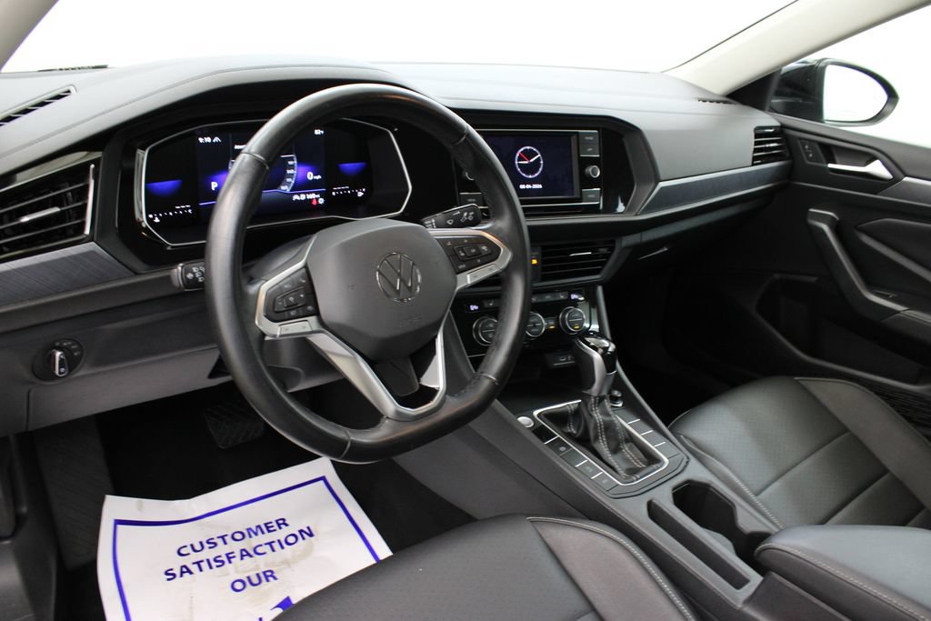 Used 2024 Volkswagen Jetta SE FWD image 15