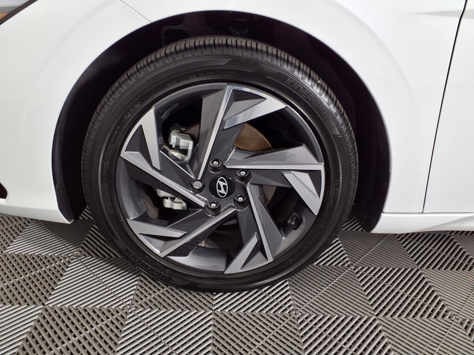 Certified 2024 Hyundai Elantra Limited image 7