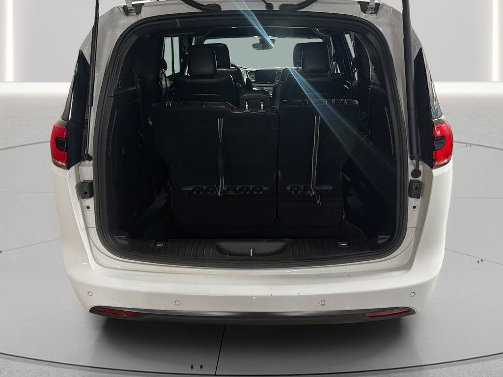 Used 2024 Chrysler Pacifica Limited FWD image 16