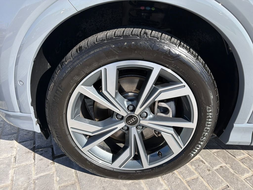 Used 2024 Audi Q4 e-tron Prestige image 27