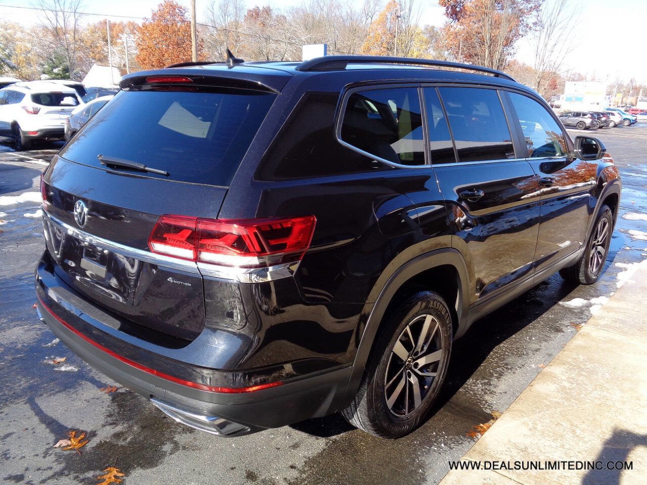 Used 2023 Volkswagen Atlas SE image 3
